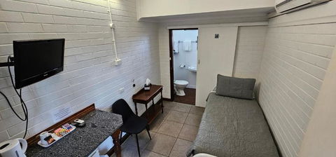 A Railway Lodge - Hotel Accommodation 1