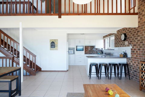 A Stones Throw At Mollymook Beach - Hotel Accommodation 2