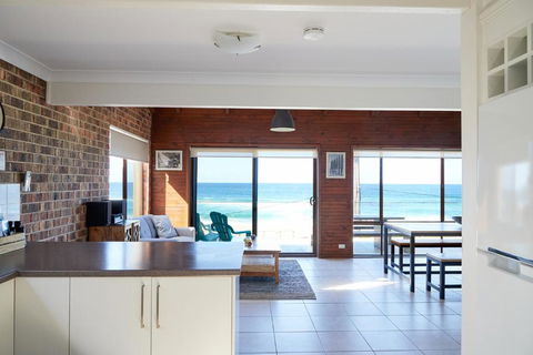 A Stones Throw At Mollymook Beach - Hotel Accommodation 3