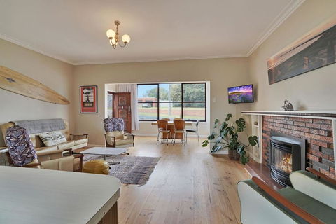 A Wave From It All - Hotel Accommodation 2