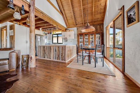 Aarlaur 2 - Charming 2BR Rustic Home L Bath L Fire Pit L WiFi L Air-Con - Hotel Accommodation 2