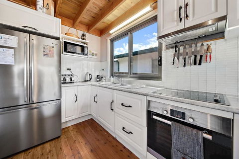 Aarlaur 2 - Charming 2BR Rustic Home L Bath L Fire Pit L WiFi L Air-Con - Hotel Accommodation 4