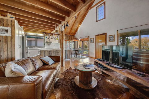 Aarlaur 2 - Charming 2BR Rustic Home L Bath L Fire Pit L WiFi L Air-Con - Hotel Accommodation 0