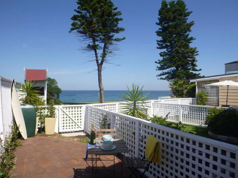 Absolute Beachfront 2BR Pet-Friendly Terrace - The Coachhouse - Hotel Accommodation 1