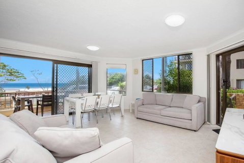 Absolute Beachfront Apartment! - Hotel Accommodation 3
