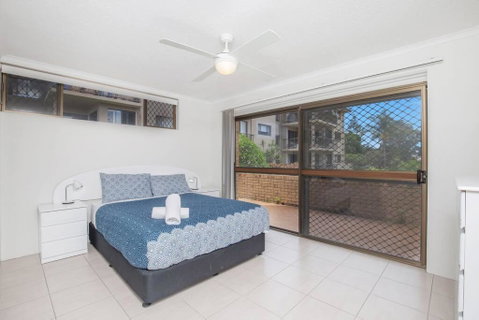 Absolute Beachfront Apartment! - Hotel Accommodation 4