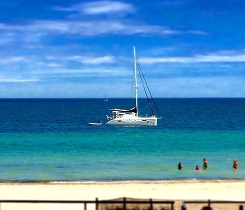 Absolute Beachfront Apartment, Amazing Sunsets - Hotel Accommodation 3