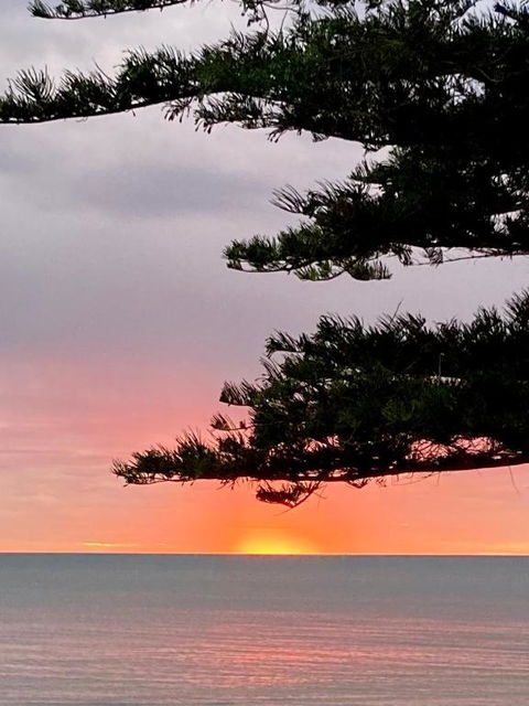 Absolute Beachfront Apartment, Amazing Sunsets - Hotel Accommodation 2