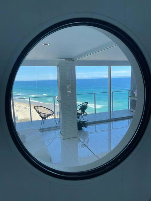 Absolute Beachfront Central Surfers Paradise - Hotel Accommodation 1