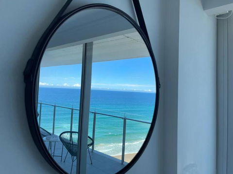 Absolute Beachfront Central Surfers Paradise - Hotel Accommodation 3