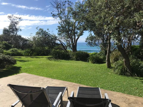 Absolute Beachfront Mollymook - Hotel Accommodation 2