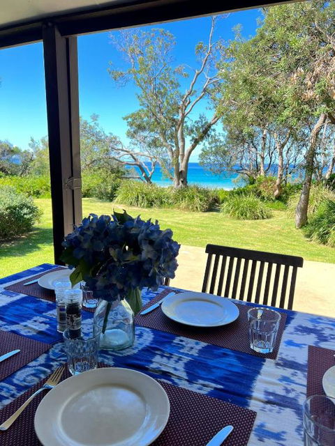 Absolute Beachfront Mollymook - Hotel Accommodation 3