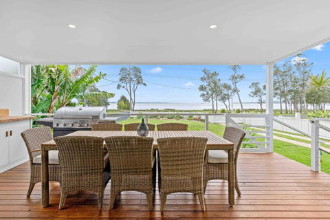 Absolute Foreshore Lakeside Cottage - Hotel Accommodation 0
