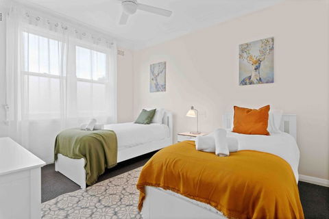 Absolute Foreshore Lakeside Cottage - Hotel Accommodation 3