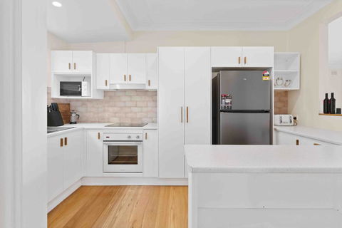 Absolute Foreshore Lakeside Cottage - Hotel Accommodation 4