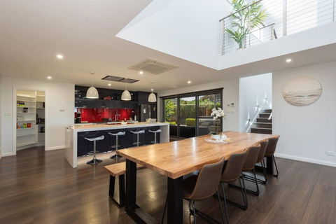 Absolute Waterfront, Amazing Views, Maloneys Beach - Hotel Accommodation 4