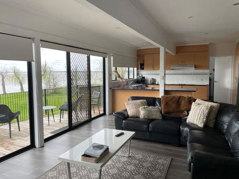 Absolute Waterfront At Woodlands - Hotel Accommodation 3