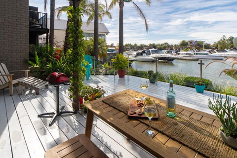 Absolute Waterfront Marina Views - Hotel Accommodation 4