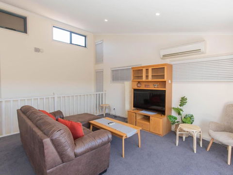 Acacia 4 2 Kirwan Close - Hotel Accommodation 2