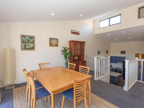 Acacia 4 2 Kirwan Close - Hotel Accommodation 3