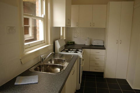 Accommodation Sydney Rockdale - 2 Bedroom Pet Friendly Budget Apartments With Balconies - Hotel Accommodation 1