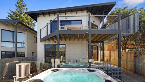 Achilles - Hotel Accommodation 0