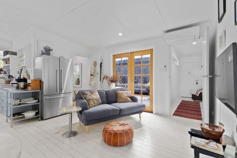 Adrift - Pet-friendly - 5 Min Walk To Bay - Rustic Charm - Hotel Accommodation 1