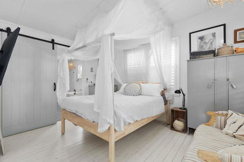 Adrift - Pet-friendly - 5 Min Walk To Bay - Rustic Charm - Hotel Accommodation 2