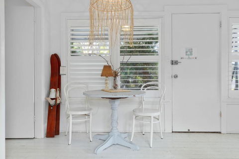 Adrift - Pet-friendly - 5 Min Walk To Bay - Rustic Charm - Hotel Accommodation 3