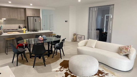 Absolute Familial Paradise- Greenbank - Hotel Accommodation 1