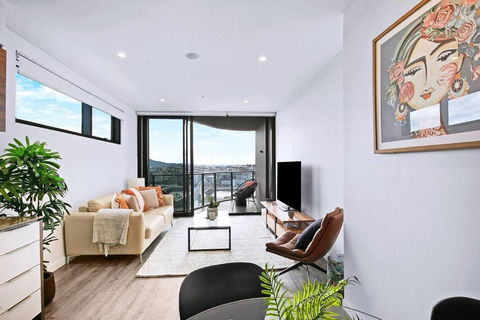 Above Brisbane King Suite With Rooftop Pool Deck - Hotel Accommodation 0