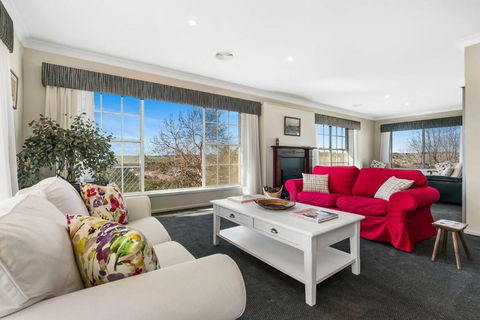 A House With A View, Molong. NSW - Hotel Accommodation 3