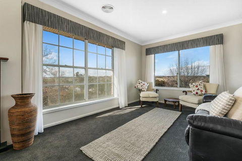A House With A View, Molong. NSW - Hotel Accommodation 4