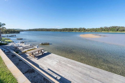 Absolute Waterfront Beach House - Hotel Accommodation 1