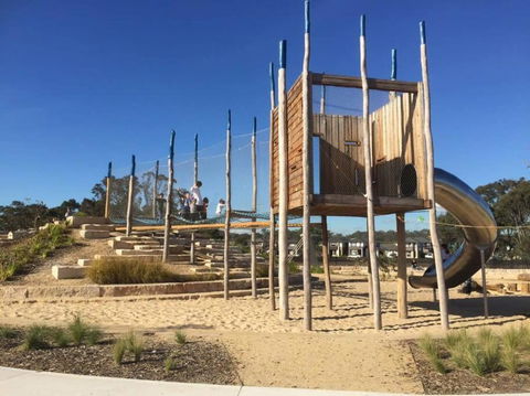 Aircabin - Denham Court - Modern - 4 Beds House - Hotel Accommodation 4