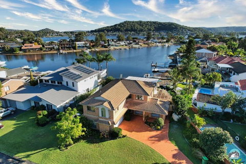 Aircabin - Woy Woy - Water Front - 6 Beds Lux Home - Hotel Accommodation 3