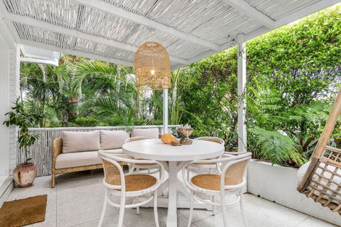 Alabaster Byron - Hotel Accommodation 0