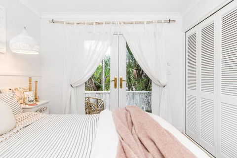 Alabaster Byron - Hotel Accommodation 4