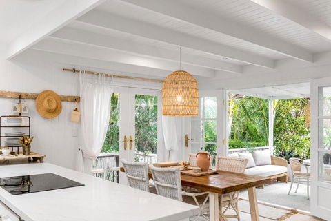 Alabaster Byron - Hotel Accommodation 2