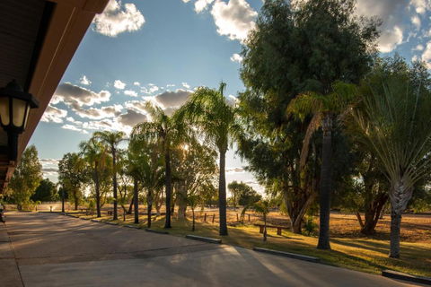 Albert Park Motor Inn-KING BEDS-POOL-SHADED PARKING - Hotel Accommodation 2