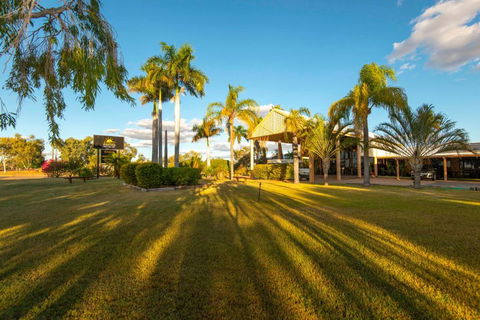 Albert Park Motor Inn-KING BEDS-POOL-SHADED PARKING - Hotel Accommodation 0