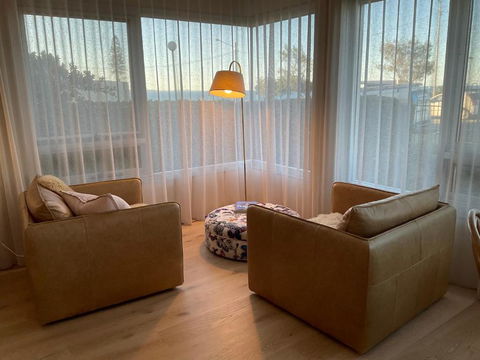 Alex Beachfront Views - Hotel Accommodation 1