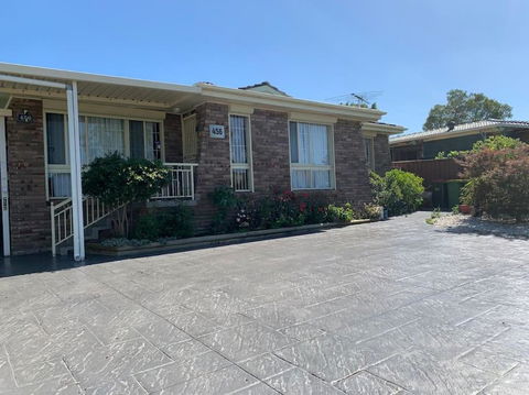 All In 3 Bedrooms,Fairfield West - Hotel Accommodation 2