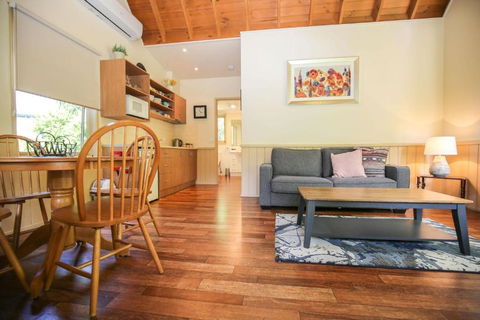 Alpine Arnica Cottage 2 - Hotel Accommodation 2