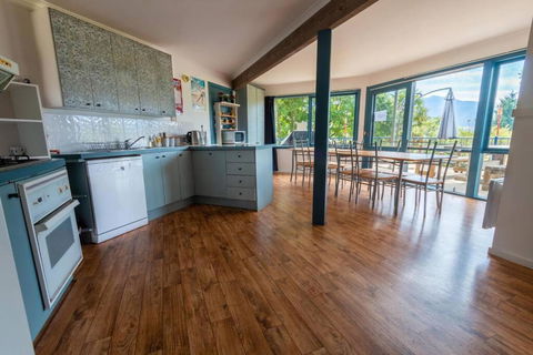 Alpzview Guesthouse - Hotel Accommodation 1