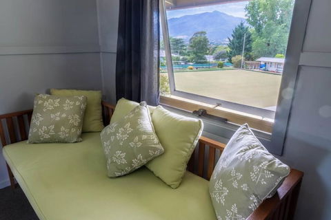 Alpzview Guesthouse - Hotel Accommodation 4