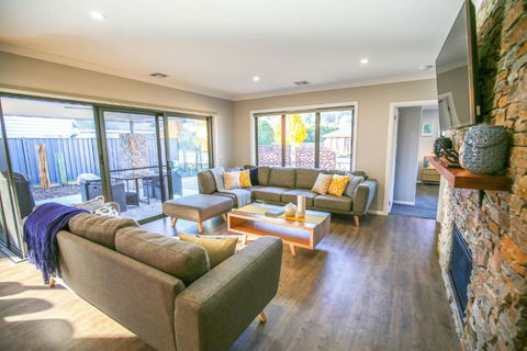 Amaroo - Hotel Accommodation 2