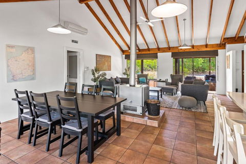 Amaroo - Hotel Accommodation 2