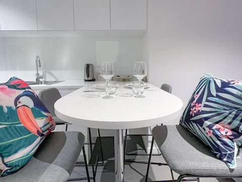 Amazing 2 Bedroom In CBD! - Hotel Accommodation 3