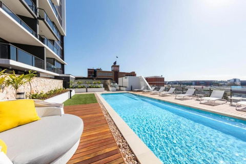 Amazing 2BR Delicate Apt, 1min To Train Station - Hotel Accommodation 0